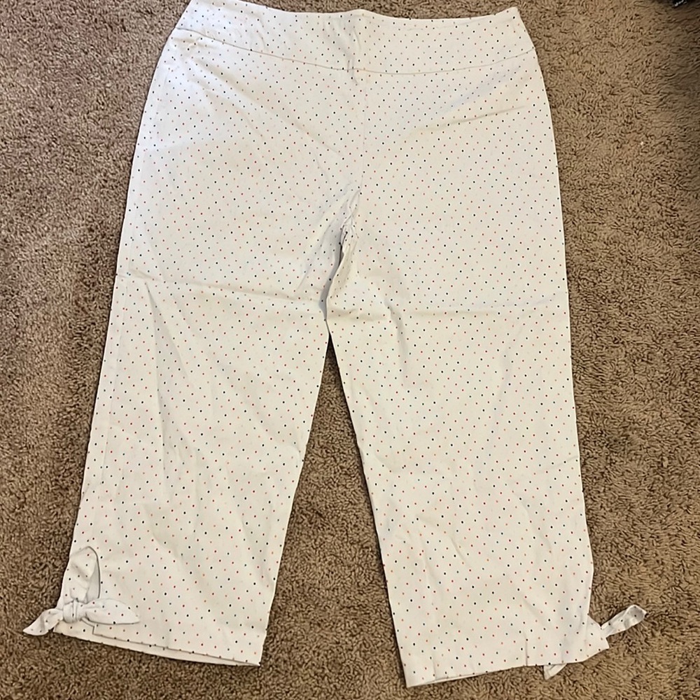 Counterparts White Capris with Tiny Multicolor Dots